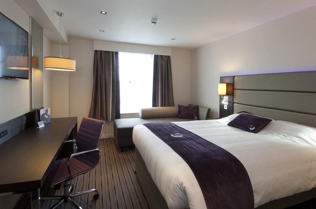 Premier Inn London Greenford 객실 사진