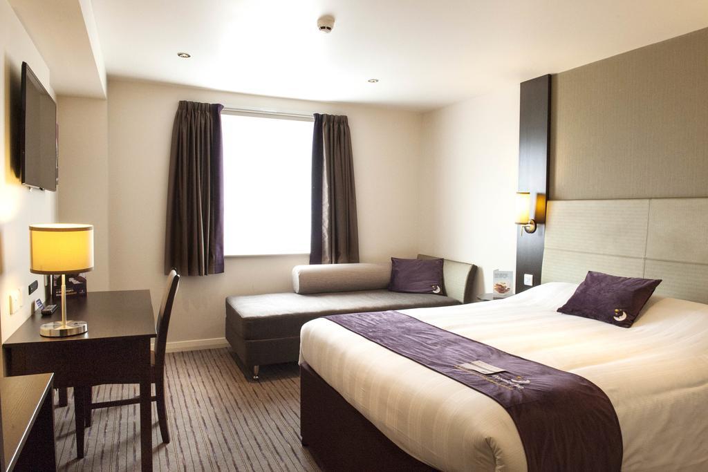 Premier Inn London Greenford 객실 사진